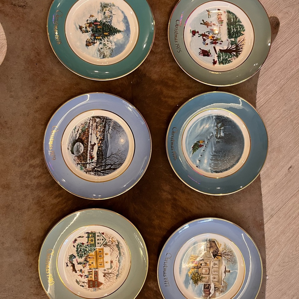 Wedgwood Holiday Scene Plate Set in Blue and Cream